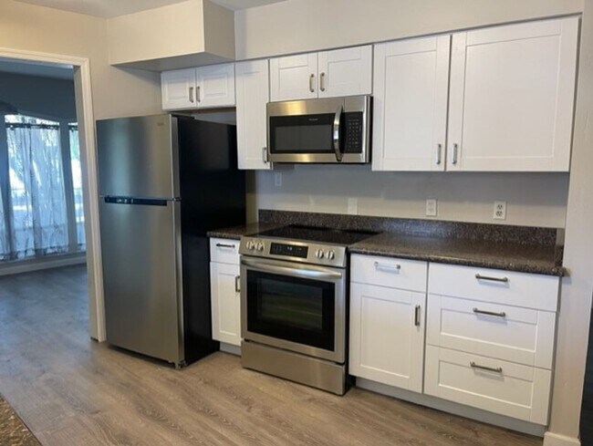 Building Photo - 2675 Sunset Dr
