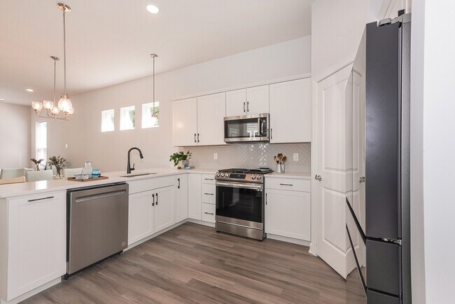 Building Photo - 2184 E 97th St