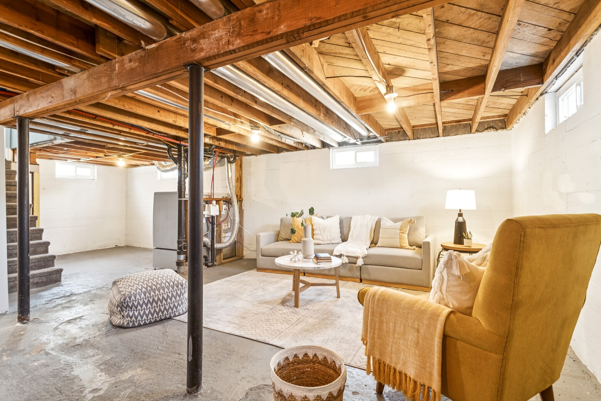 Building Photo - 983 N Poinsettia Dr