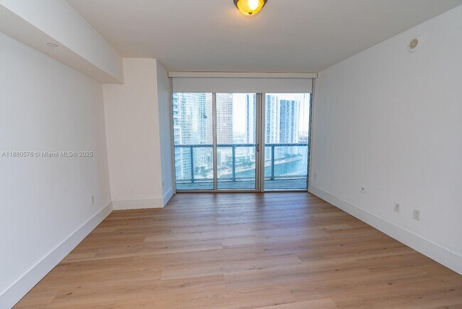 Building Photo - 495 Brickell Ave