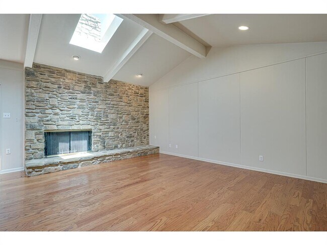 Building Photo - 6100 Mountainclimb Dr