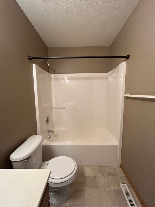 Building Photo - Spacious Millard Living with a Backyard You’ll Love