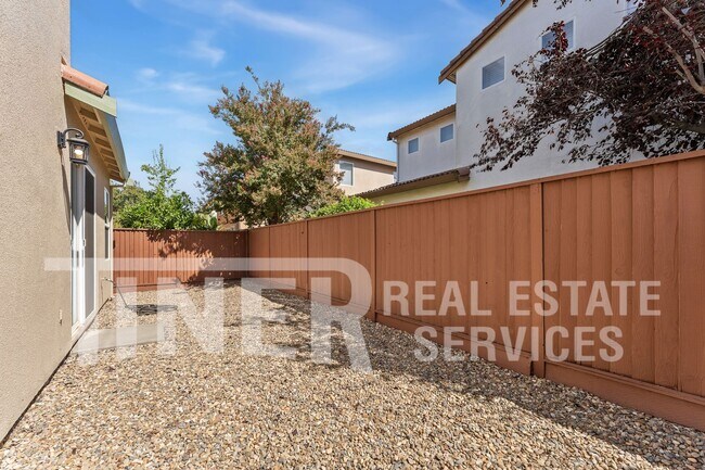 Building Photo - 3961 Martis St
