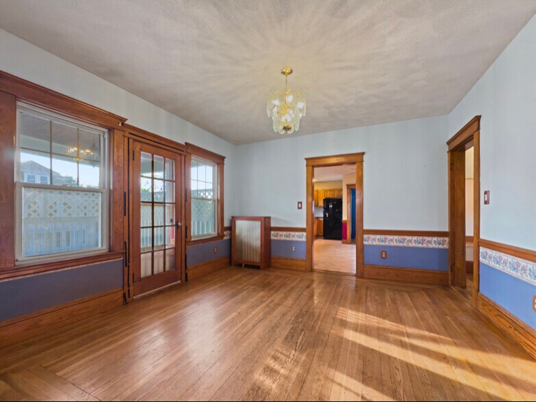 Building Photo - 71 Paine St
