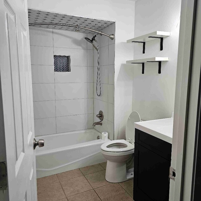 Building Photo - 3044 Willow Bend Dr