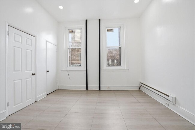 Building Photo - 3462 N Front St