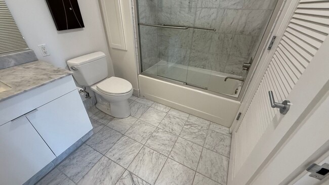 Building Photo - EPIC REA - Watermark-Fabulous Penthouse-Vi...
