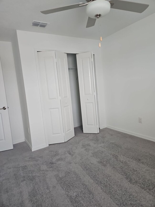 Building Photo - Dazzling 3-bedroom, 2.5-bathroom, 1 car ga...