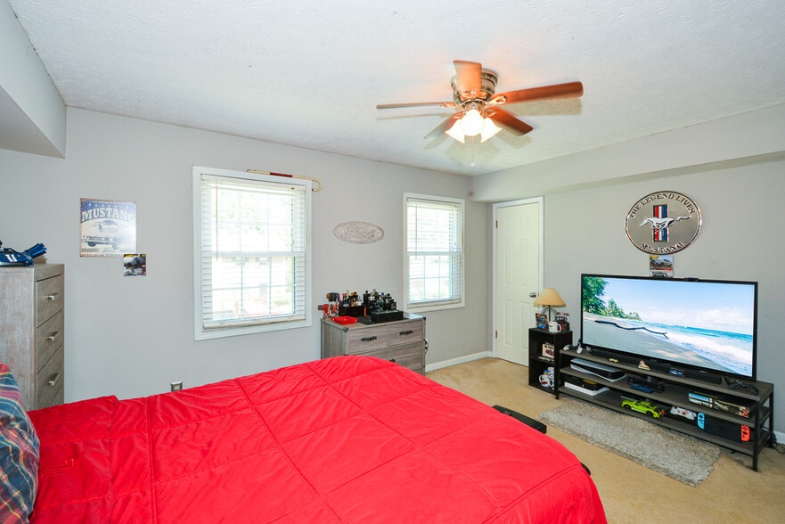 Building Photo - 1422 Springleaf Cir SE