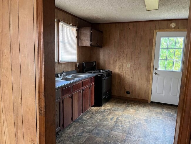 Building Photo - 240 Boudreaux St