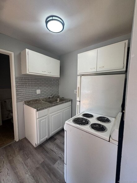 Primary Photo - 155 Birdseye St