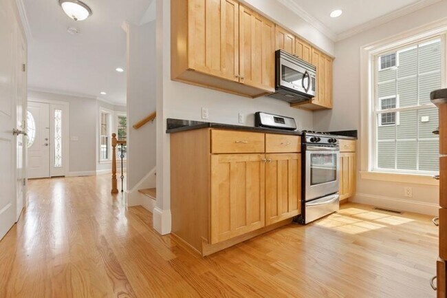 Building Photo - 4 bedroom in Boston MA 02134