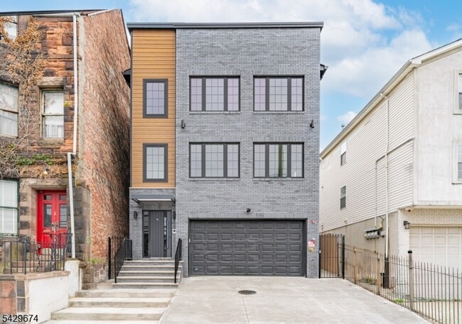 Building Photo - 129 Mt Pleasant Ave