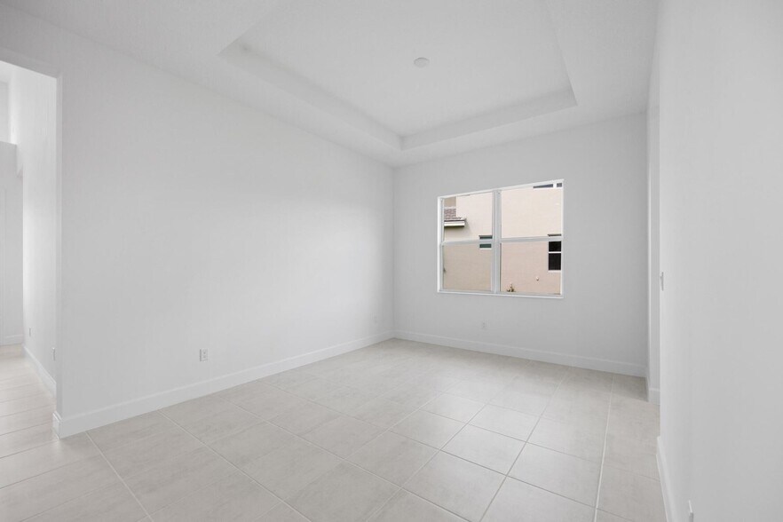 Building Photo - 15144 Wildwood Cir