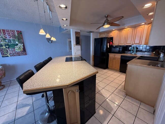 Building Photo - Fully Furnished 2-bedroom, 2-bath residence located in Oceans Five