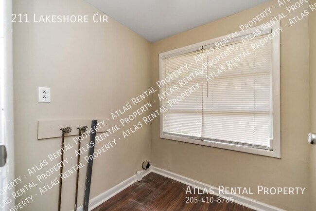Building Photo - 211 Lakeshore Cir