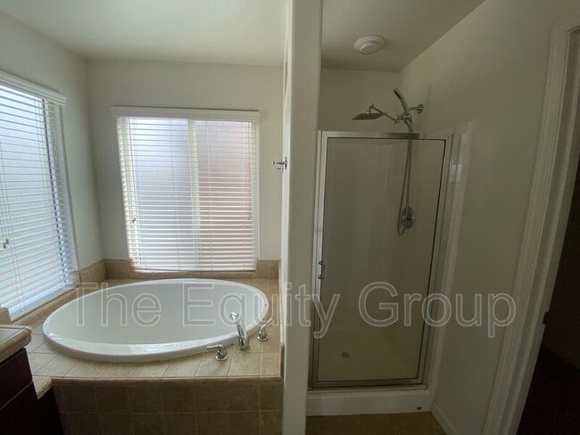 Building Photo - 1826 W Van Gogh