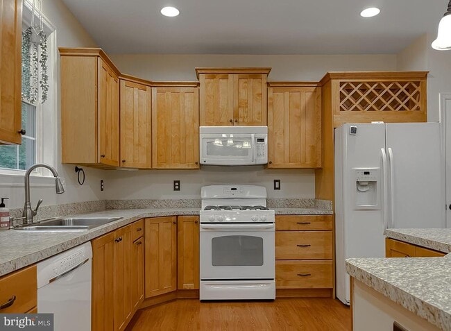 Building Photo - 46230 Sylvan Ct