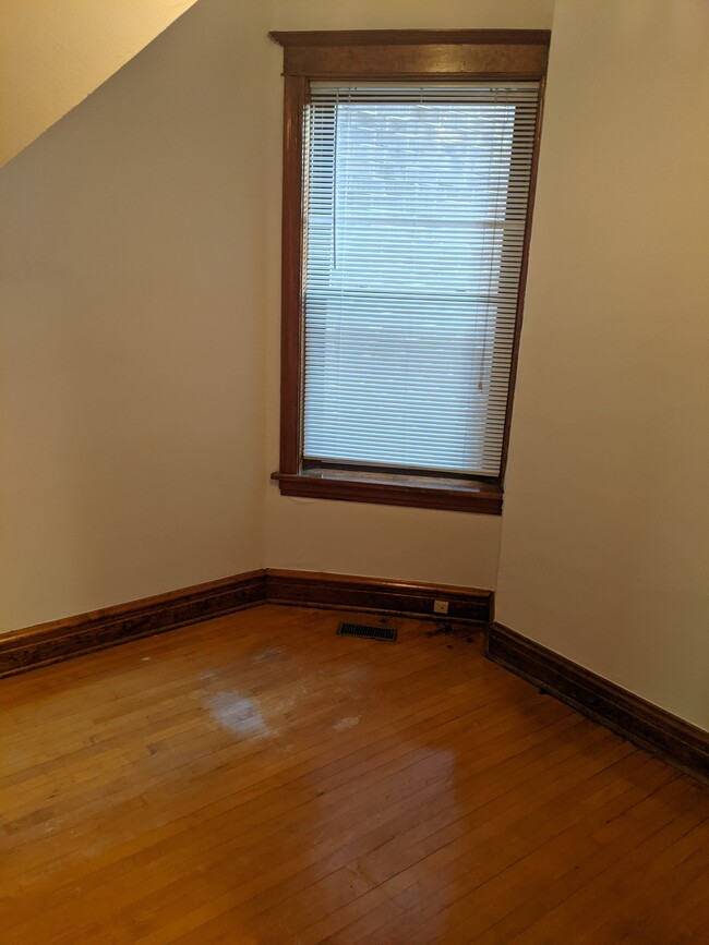 Bedroom 1 - 3733 N Greenview Ave