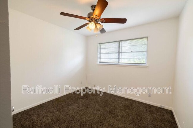 Building Photo - 3 Sidney Dr