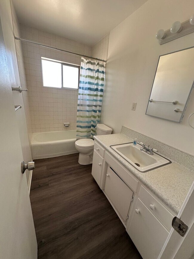 Building Photo - Newly Remodeled 2 bed 1 bath home!