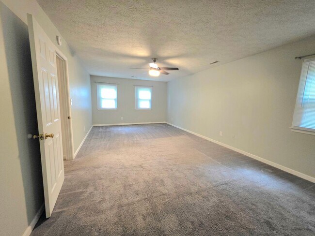 Building Photo - 415 Rosewood Ln