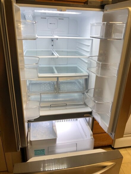 Newer LG Fridge with filtered water and ice maker - 10001 Woodcreek Oaks Blvd