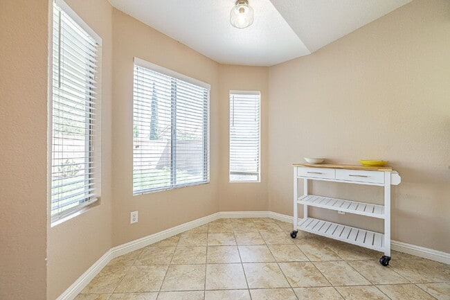 Building Photo - Beautiful 3-Bedroom Home in West Palmdale Community