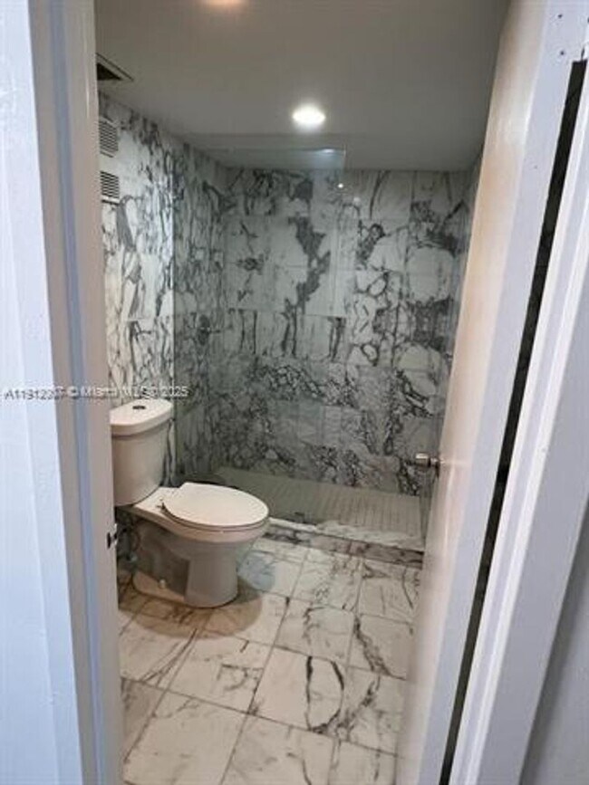 Building Photo - 2333 Brickell Ave