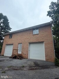 Building Photo - 901 Laurel St