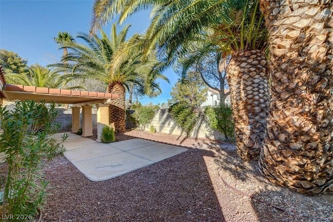 Building Photo - 2302 Fairbourne Way