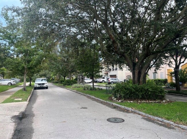 Building Photo - 2317 W Bristol Ave