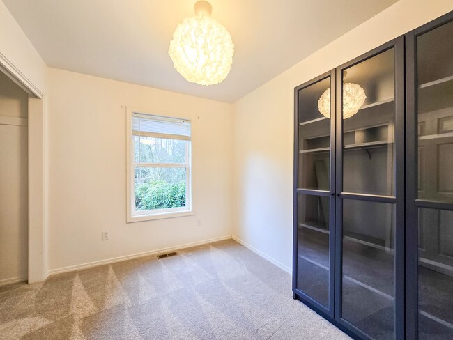 Building Photo - Modern 3BD 2BA Rambler