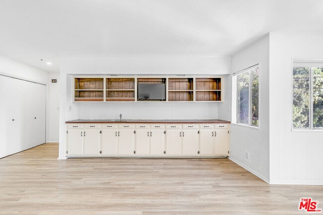 Building Photo - 1530 Valley View Rd