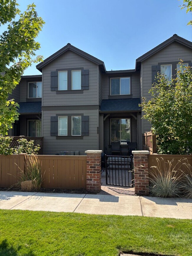 Building Photo - 2 Story Bend Home with Fenced Yard and Patio