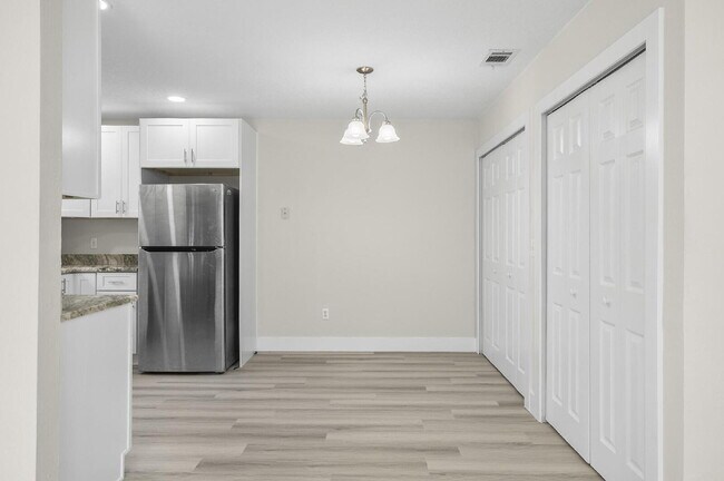 Building Photo - "Chic & Cozy 2-Bed Retreat with Granite Touches in Palm Coast!"