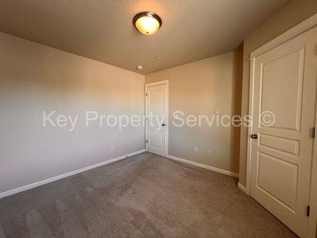 Building Photo - AVAILABLE NOW! Hazel Dell 5 Bedroom Close ...