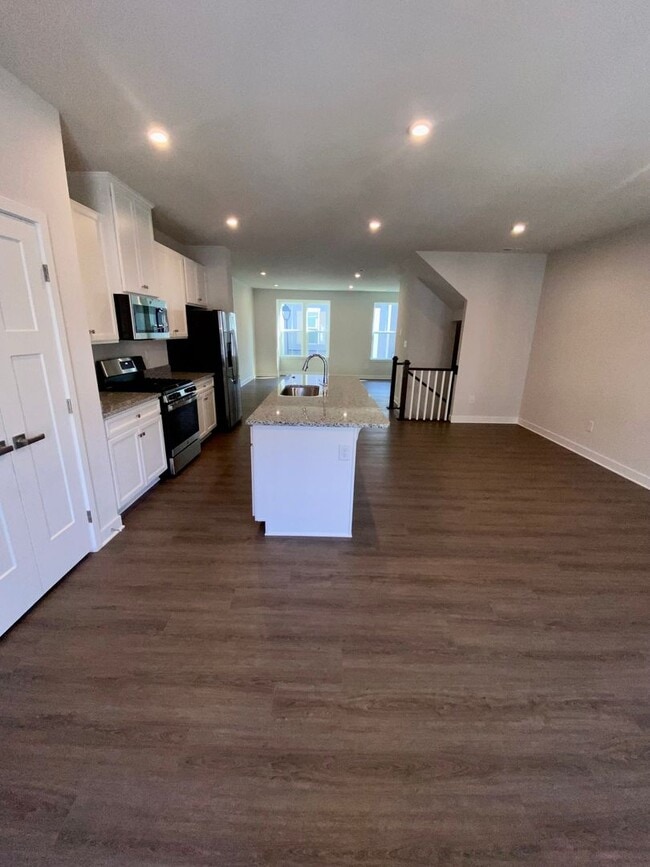 Building Photo - Edge at Azalea