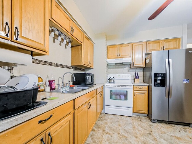 Building Photo - 41562 Bedford Dr