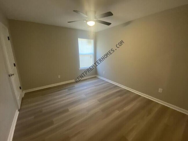 Building Photo - 1307 Lee Mac Dr