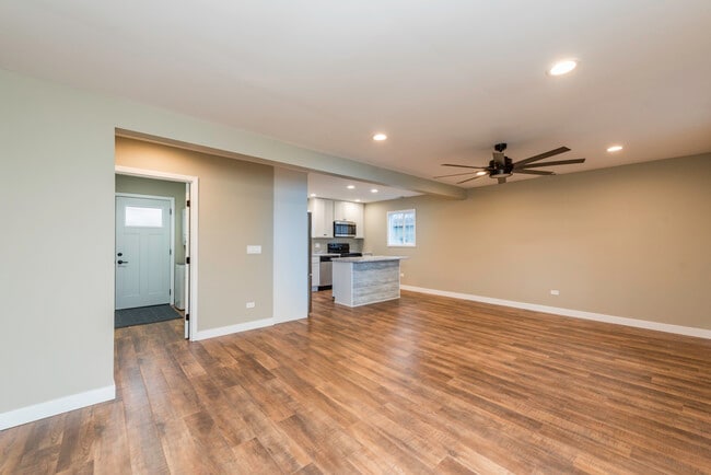 Building Photo - 42076 N East Rd