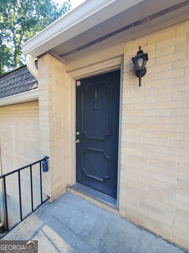 Building Photo - 5400 Roswell Rd