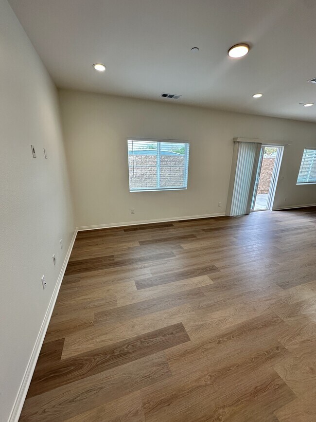 Building Photo - 144 N Sutter Ave