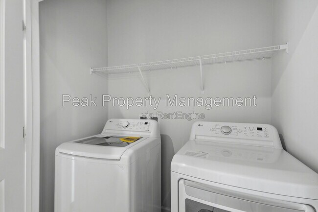 Building Photo - 9256 Magellan Pkwy