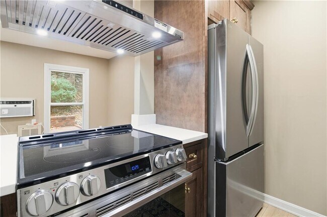 Building Photo - 388 S Main St