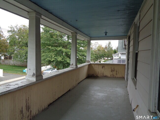 Building Photo - 15 Bradley Ave