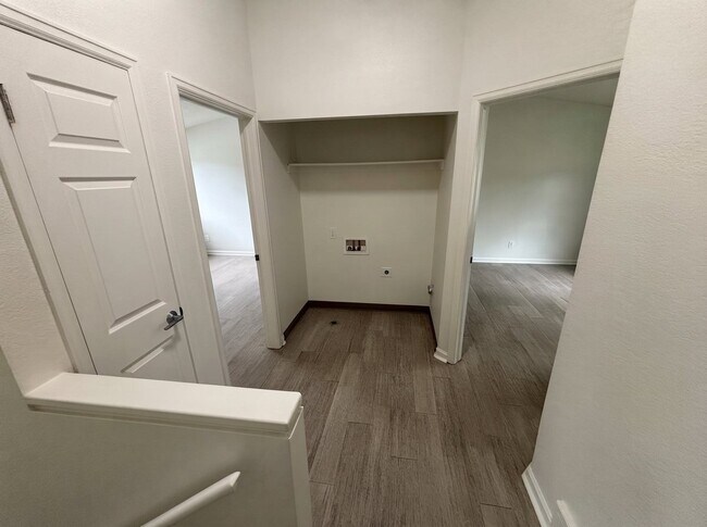 Building Photo - 694 Walden Cir