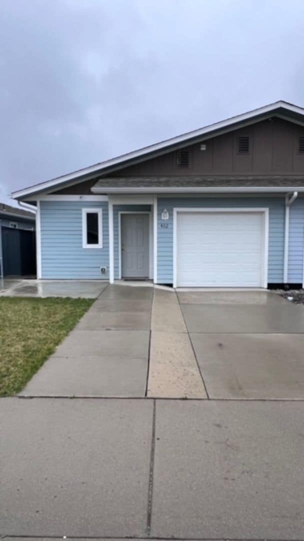 Building Photo - 5 bedroom 2 bath duplex coming soon!!!