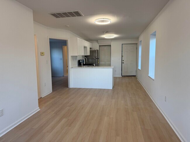 Building Photo - 9007 Riverside Pl