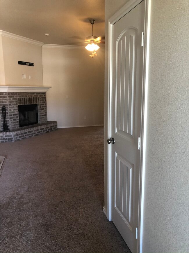 Building Photo - 1026 E 93rd St